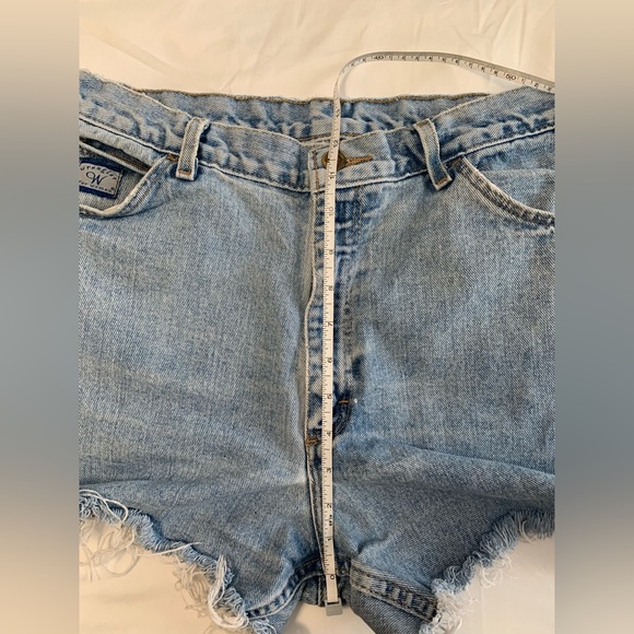 Vintage Wrangler Women's Light Blue Classic Jean Shorts - Picture 10 of 16